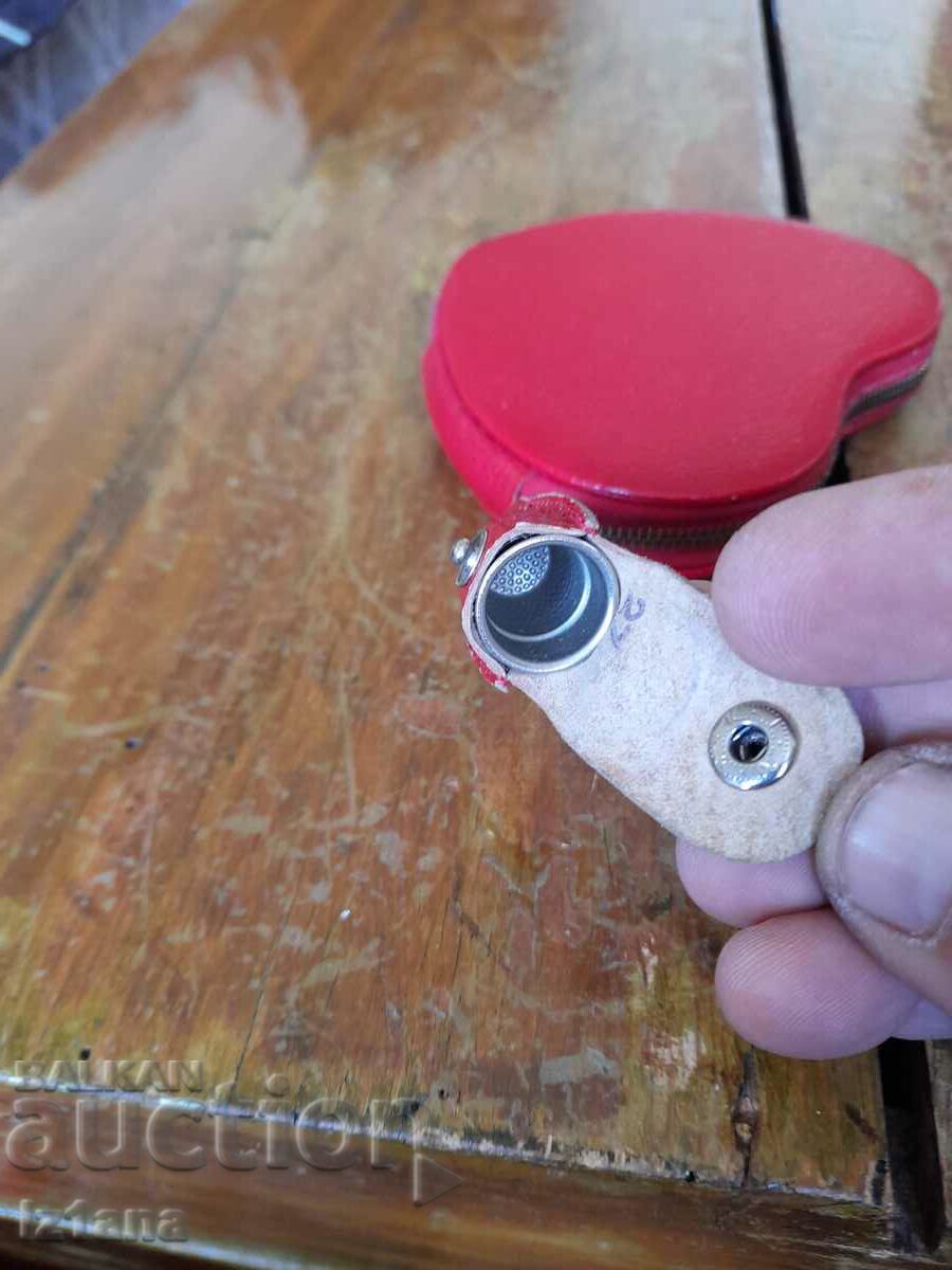 Delivery of Old tailor's kit