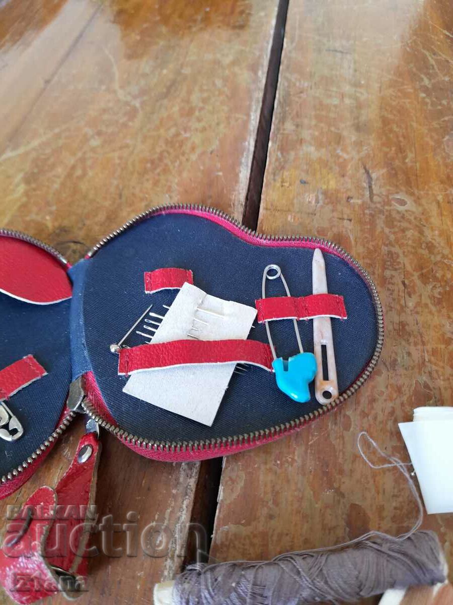 Old tailor's kit - 7