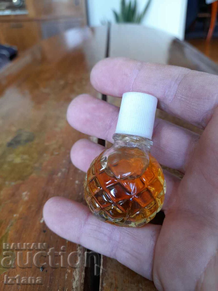 Old perfume with price 32.00 BGN | € 16.36 Old perfume with price 32.00 BGN | € 16.36