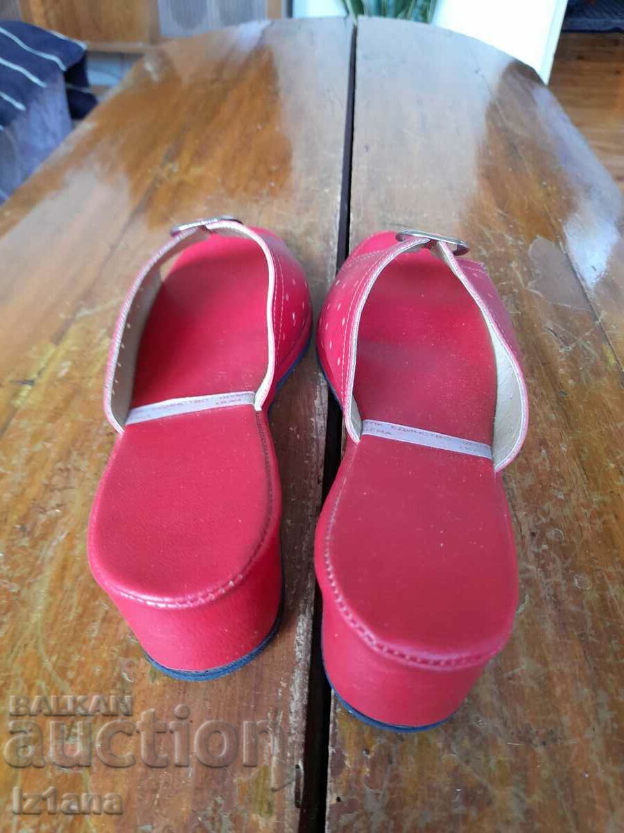 Licitație Papuci bătrâni