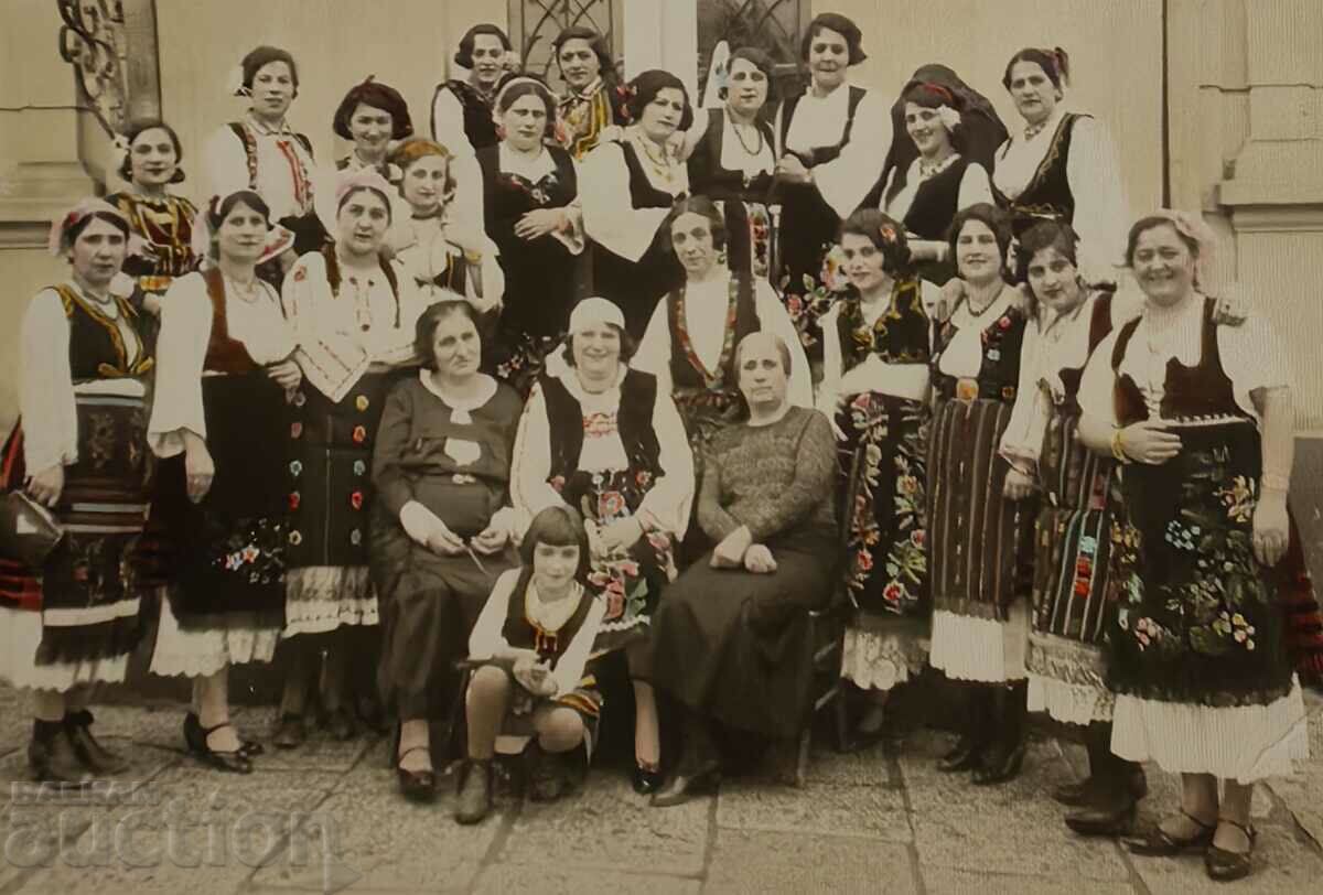 Auction WEAR COSTUMES WOMEN PHOTO KINGDOM OF BULGARIA Auction WEAR COSTUMES WOMEN PHOTO KINGDOM OF BULGARIA