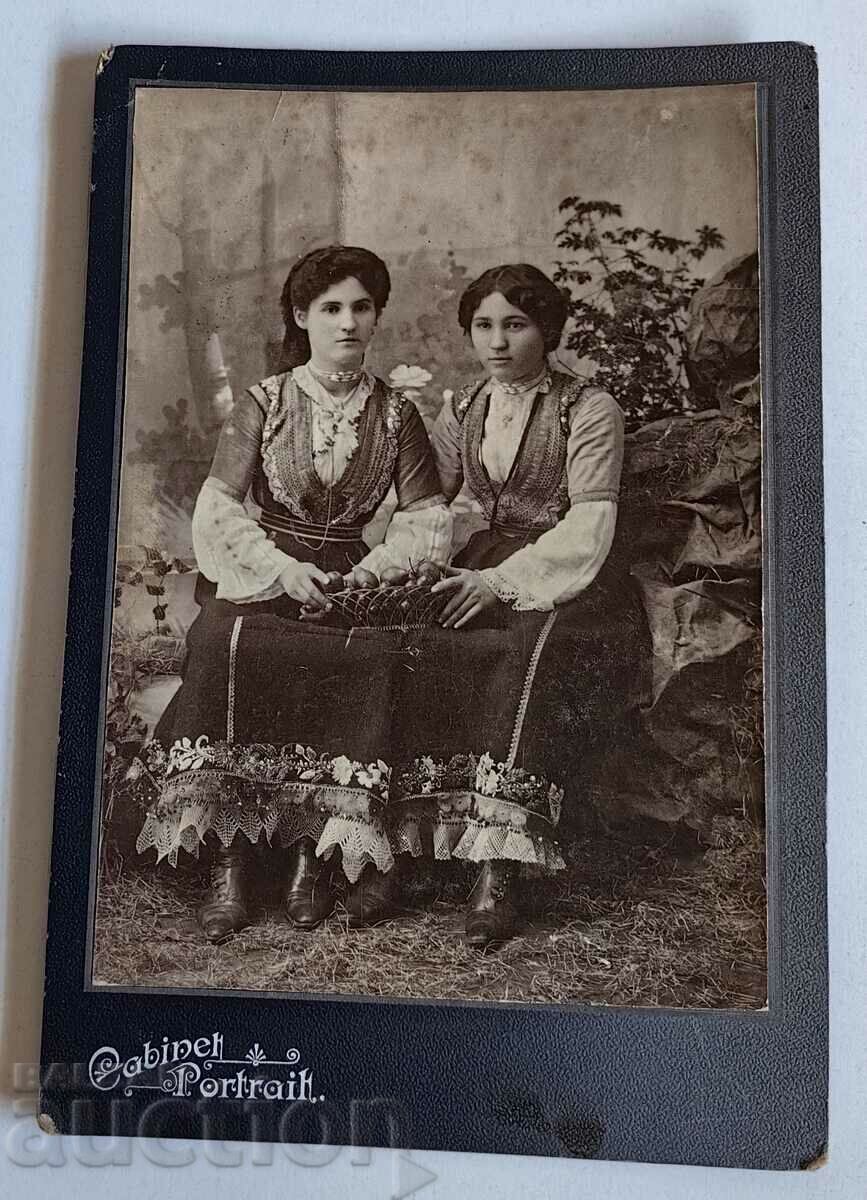 COSTUMES COSTUMES WOMEN PHOTO KINGDOM BULGARIA CARDBOARD