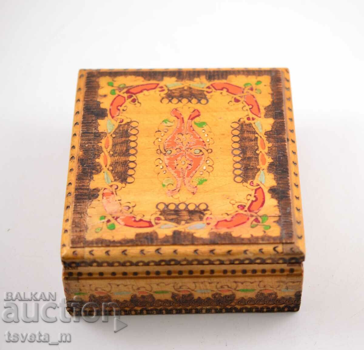 Ξύλινο κουτί τσιγάρων, χειροποίητο, πυρογραφημένο με τιμή 10.00 BGN | € 5.11