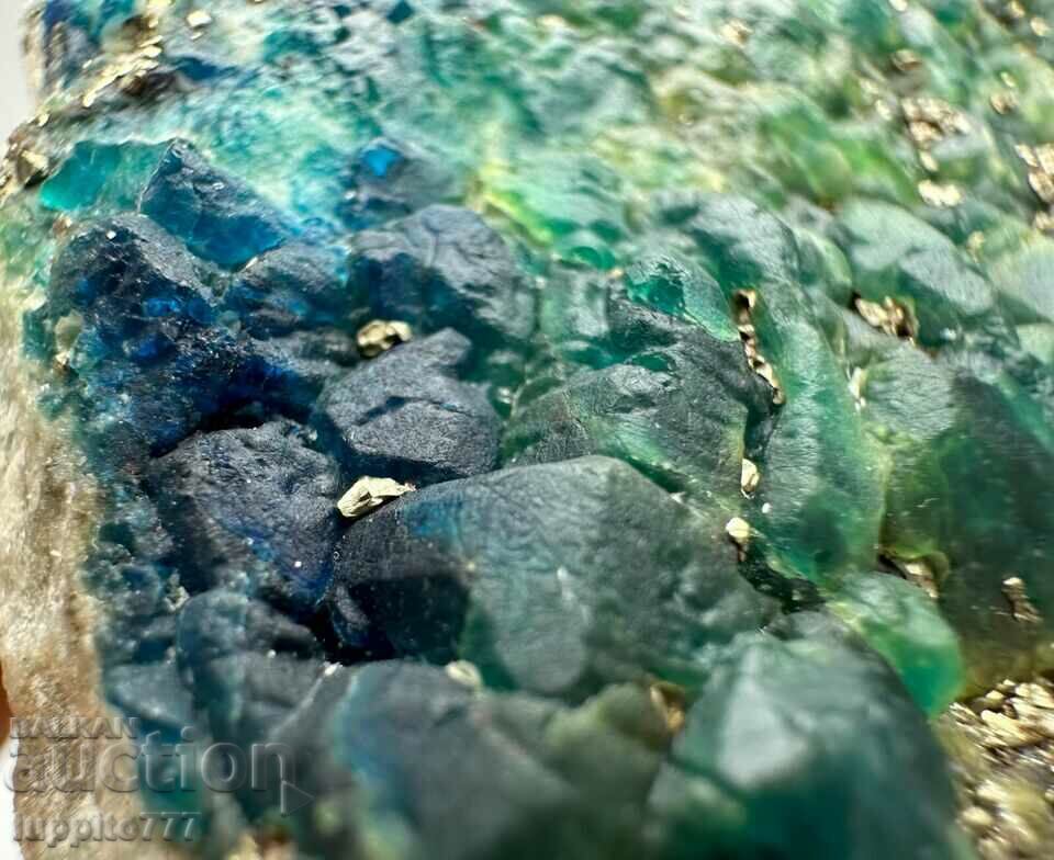 Delivery of 751 grams of natural green tourmaline on a unique matrix Delivery of 751 grams of natural green tourmaline on a unique matrix