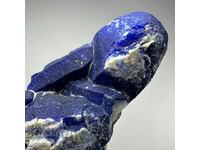 184 de grame de lapis lazuli natural pe o matrice unică