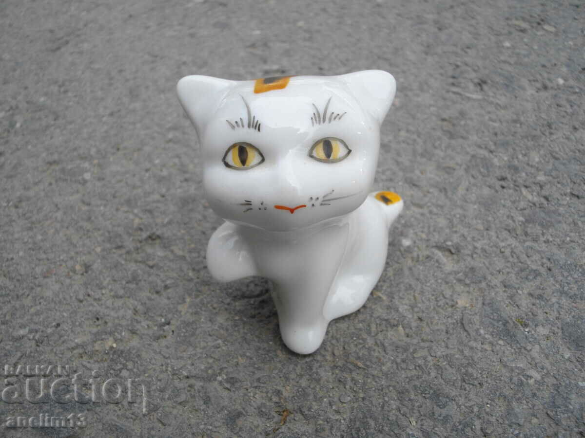 OLD PORCELAIN KITTEN with price 20.00 BGN | € 10.23