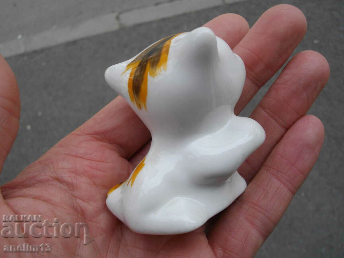 OLD PORCELAIN KITTEN - 6