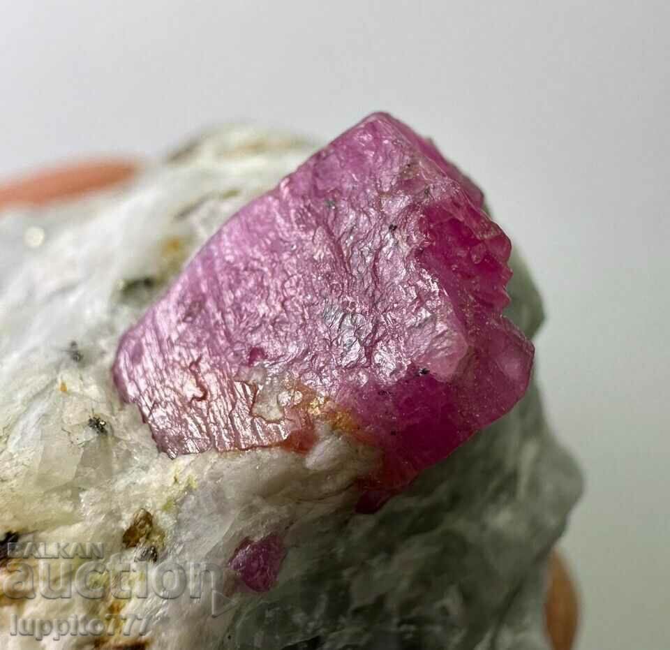 Delivery of 42 grams of natural ruby corundum on a unique matrix Delivery of 42 grams of natural ruby corundum on a unique matrix