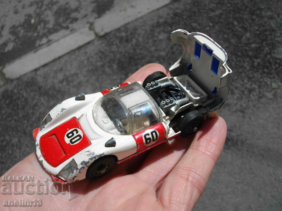 CORGI TOYS PORSCHE CARRERA 6 CARURU DE METAL cu preț 30.00 BGN | € 15.34