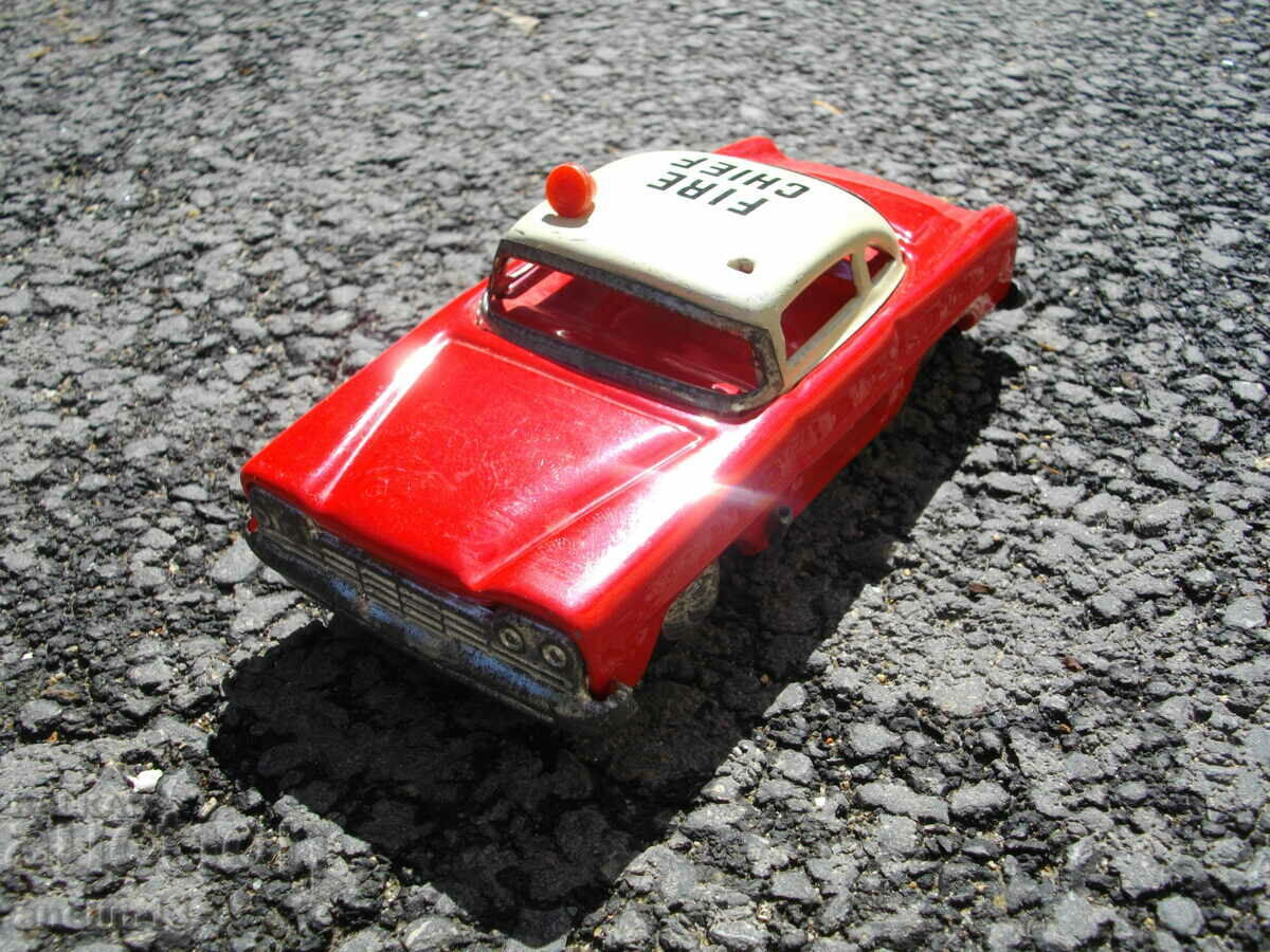 Cărucior de jucărie din tablă