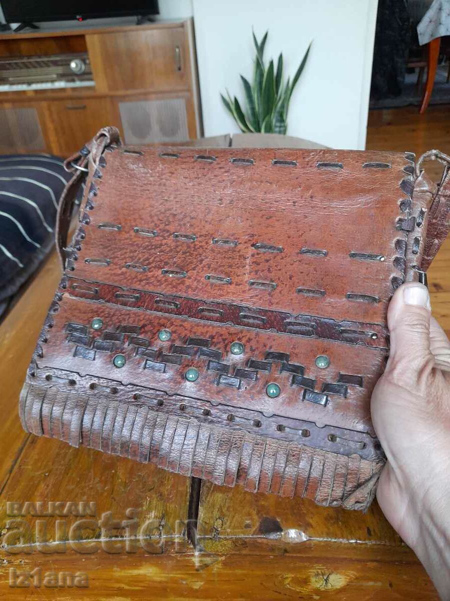 Old ladies leather bag with price 37.00 BGN | € 18.92 Old ladies leather bag with price 37.00 BGN | € 18.92