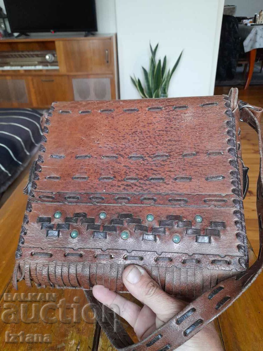 Auction Old ladies leather bag Auction Old ladies leather bag