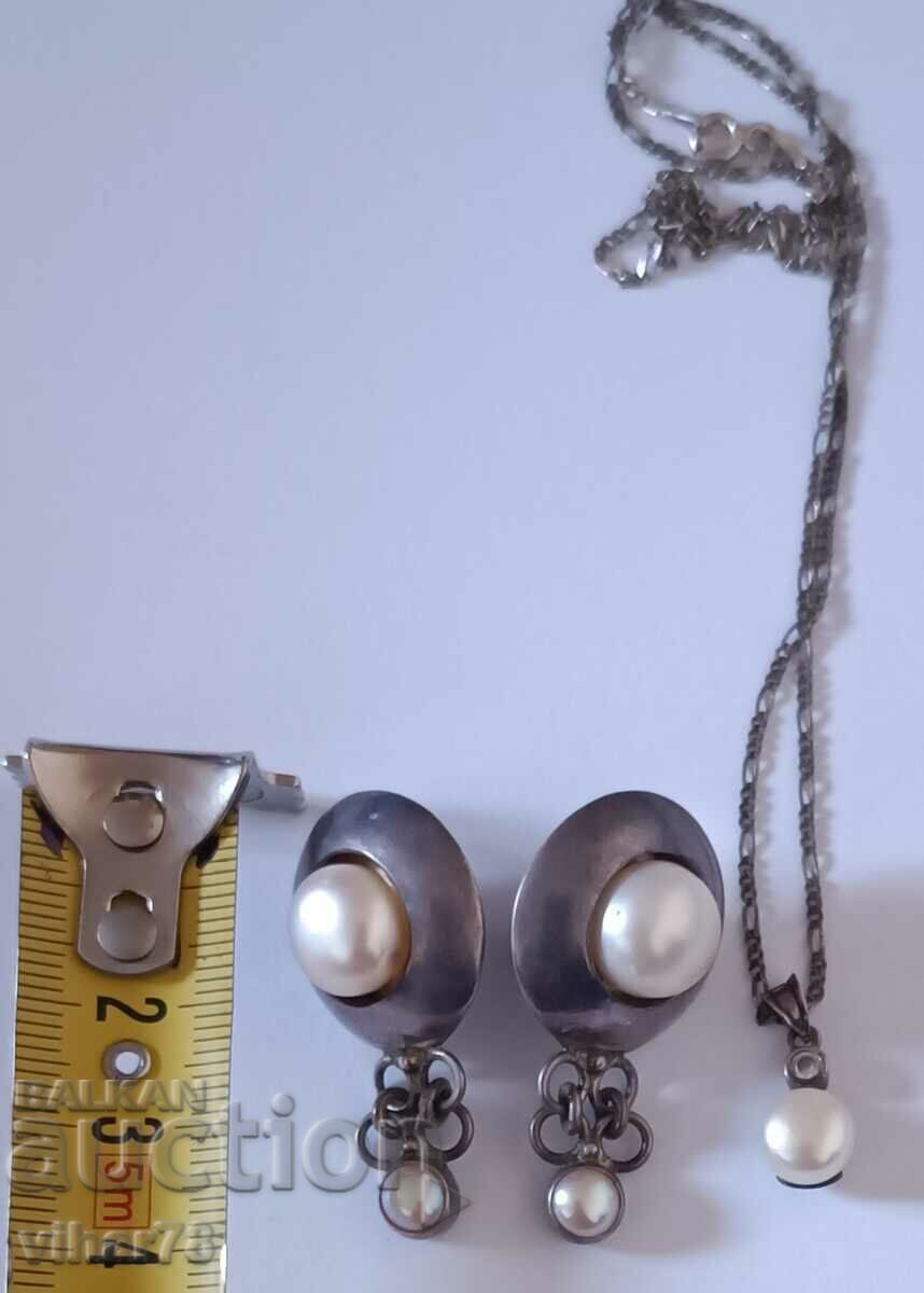 Auction Old Silver Pearl Pendant and Earring Set Auction Old Silver Pearl Pendant and Earring Set