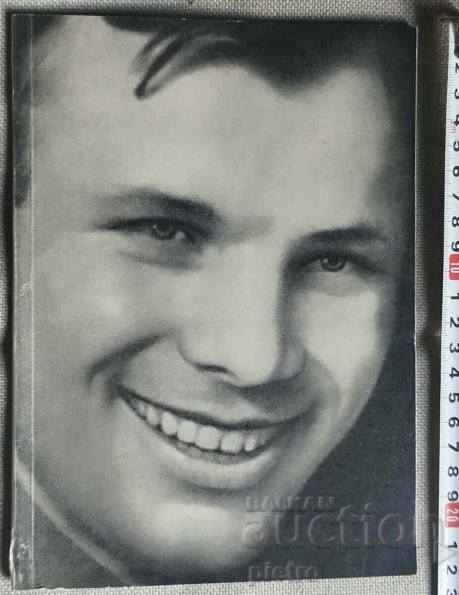 Book Album Yuri Gagarin