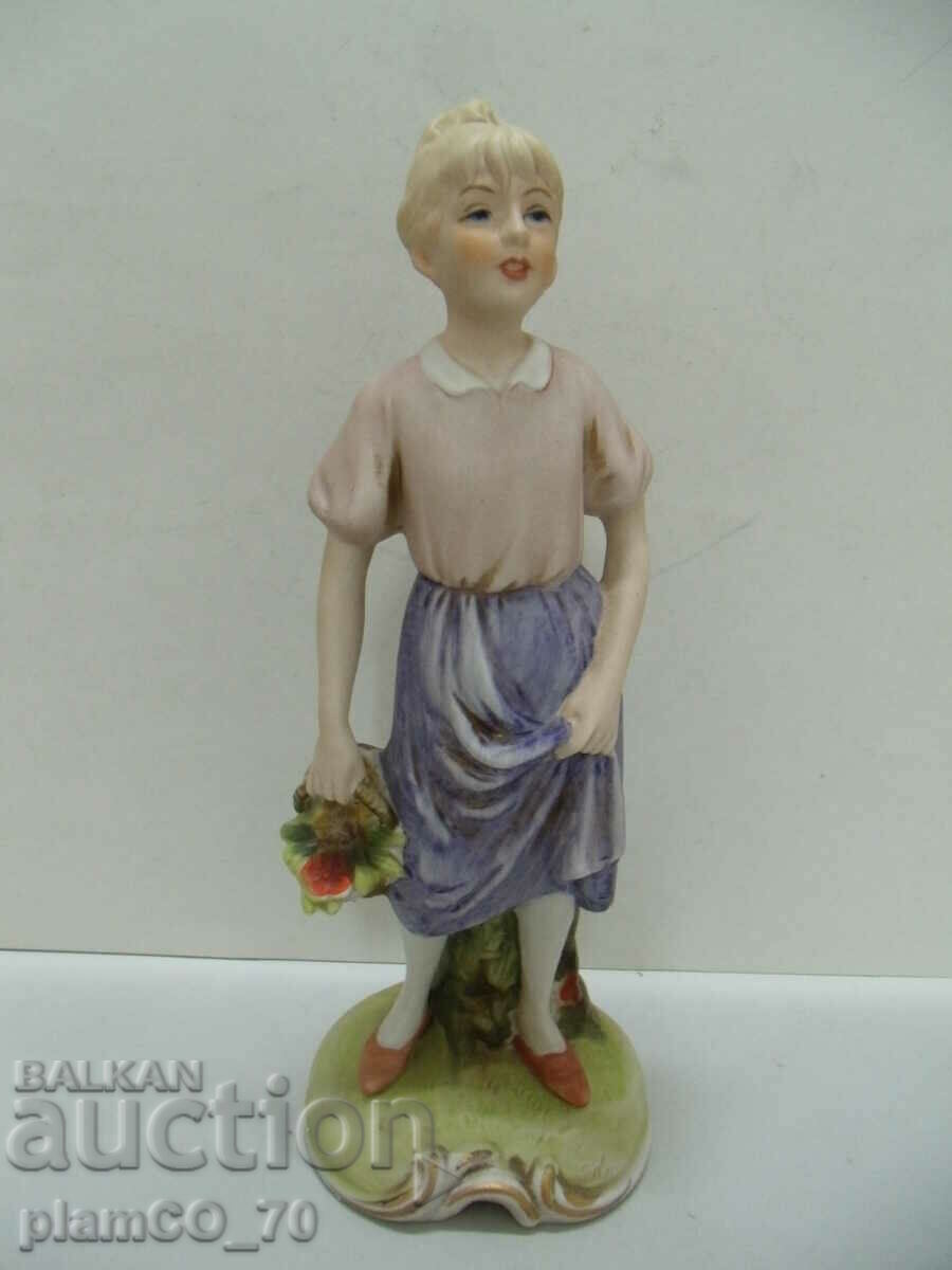 Nr.*7492 figurină veche din porțelan