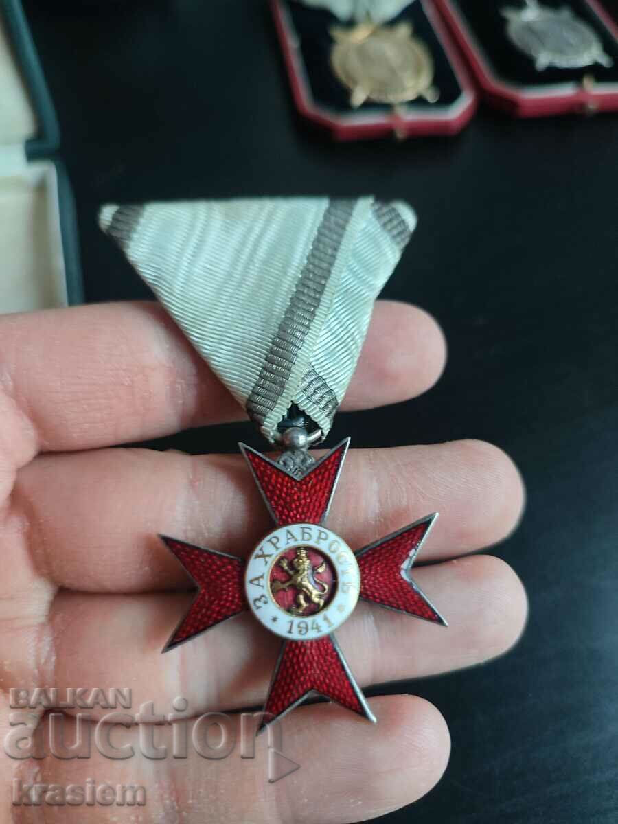 Brutally rare Order of Bravery 1941 medical civilian