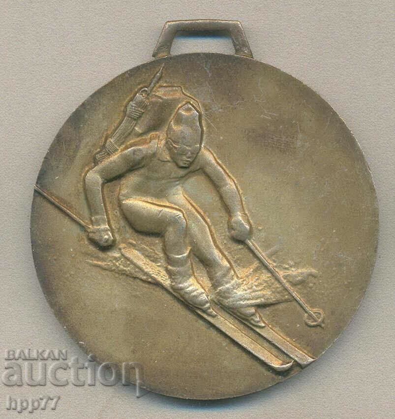 Рядък награден спортен медал Ски-Алпинизъм. Диаметър 60мм.