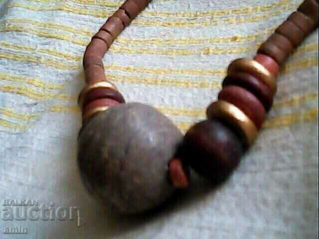 Delivery of beautiful wooden necklace with 2 bead bracelets Delivery of beautiful wooden necklace with 2 bead bracelets