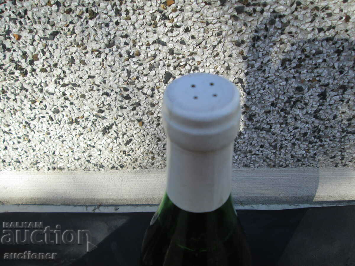 Auction OLD WHITE WINE KARLOVSKI MISKET FULL UNOPENED BOTTLE Auction OLD WHITE WINE KARLOVSKI MISKET FULL UNOPENED BOTTLE