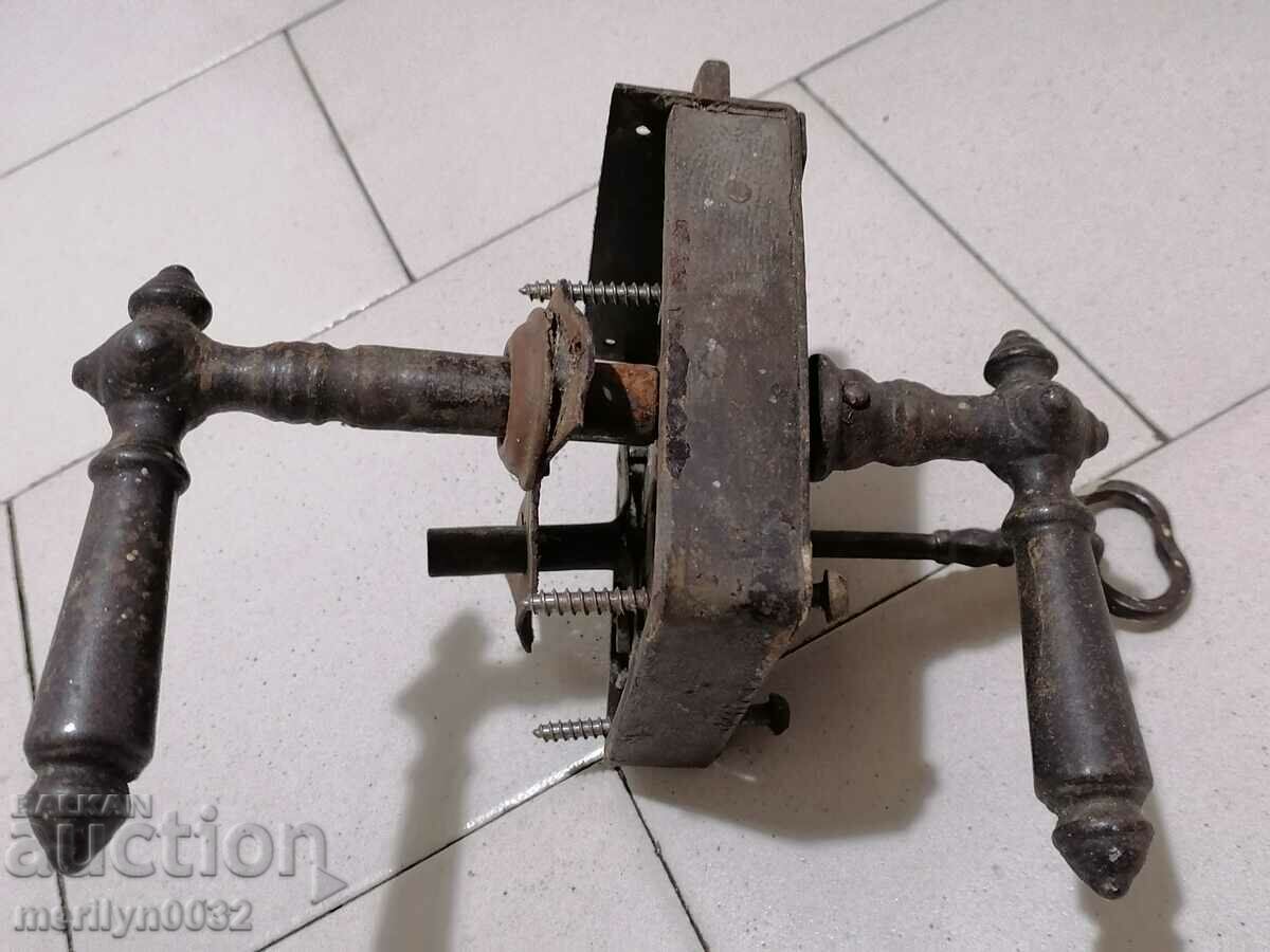 Delivery of Old lock with key, latch late 19th century