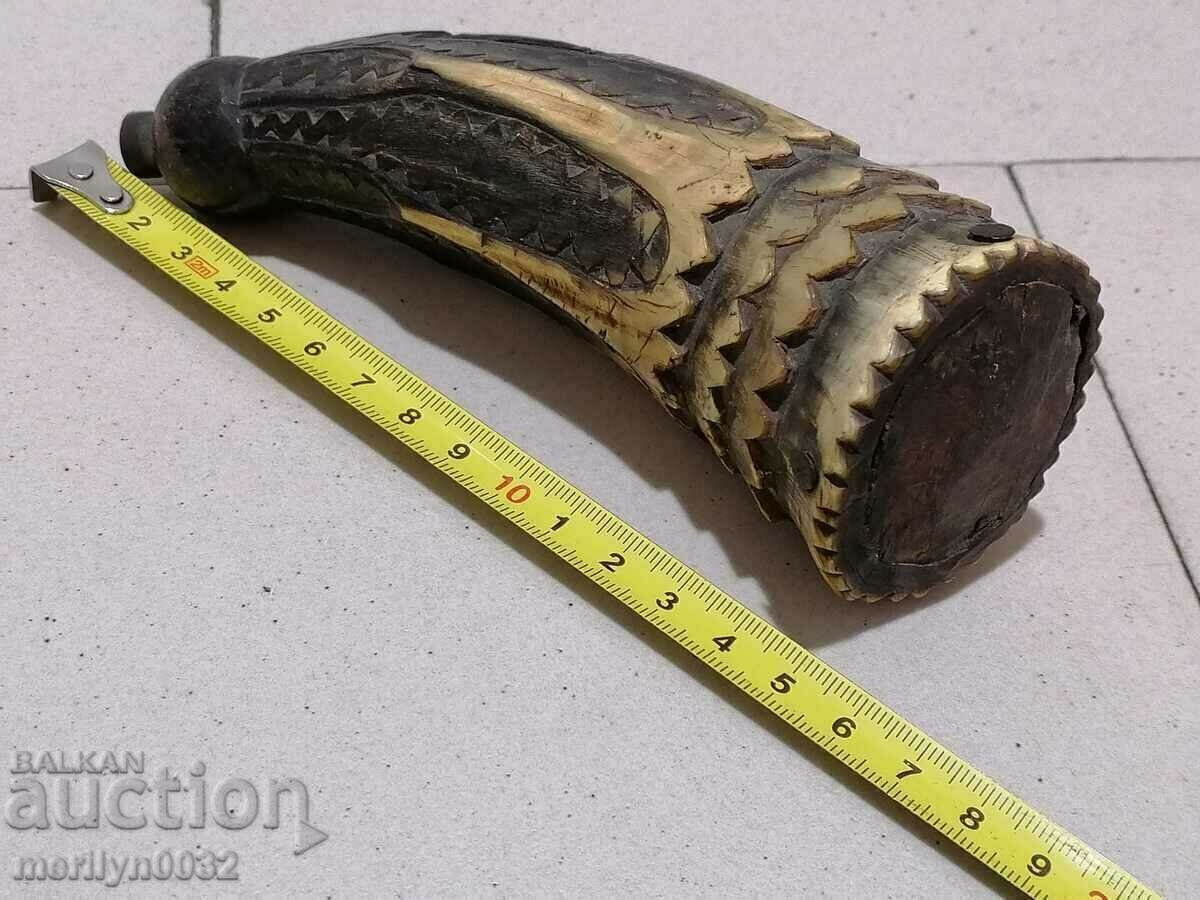 Auction Ancient horned horn powder magazine for a rifle, Pishtov Auction Ancient horned horn powder magazine for a rifle, Pishtov