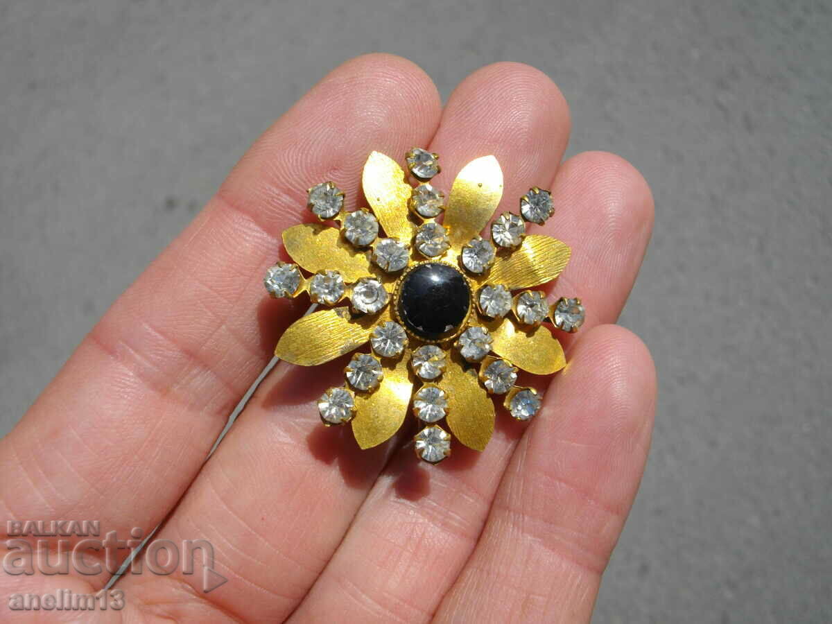 AN OLD GILT BROOCH with price € 8.00 | 15.65 BGN
