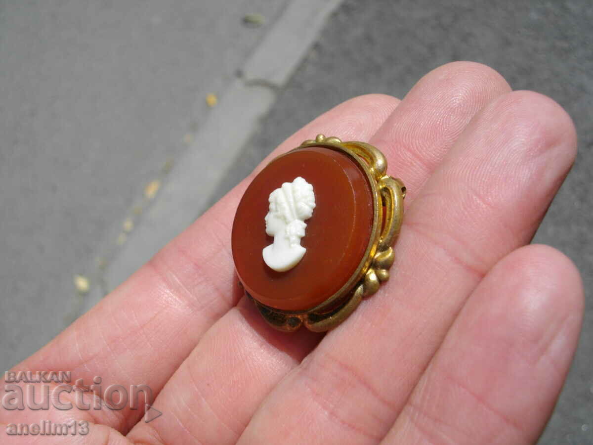 Auction OLD CAMEO BROOCH Auction OLD CAMEO BROOCH