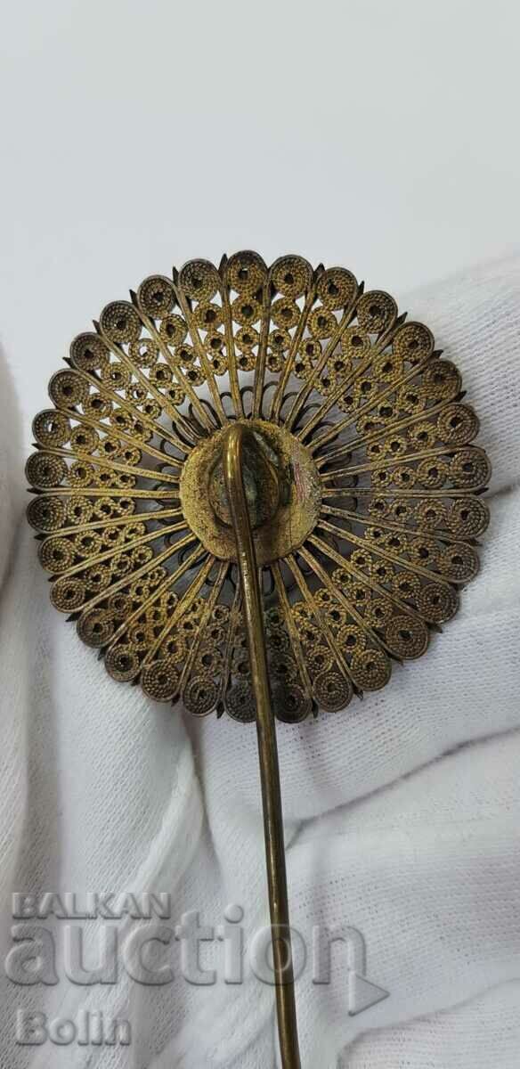 Delivery of Beautiful Revival pin, gilt pin - 19th century Delivery of Beautiful Revival pin, gilt pin - 19th century