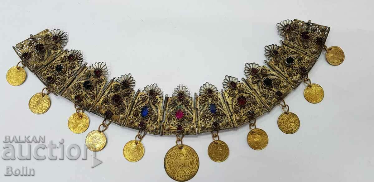 Όμορφα κοσμήματα της Βουλγαρικής Αναγέννησης, αναγνώστης του 19ου αιώνα