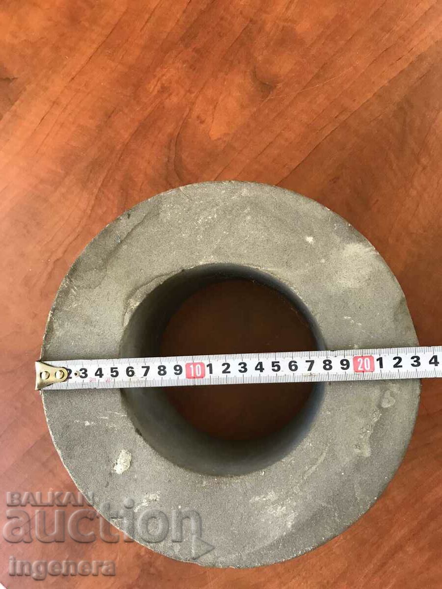 Auction GRINDER STONE SANDPAPER ABRASIVE - NEARLY 9 KG Auction GRINDER STONE SANDPAPER ABRASIVE - NEARLY 9 KG