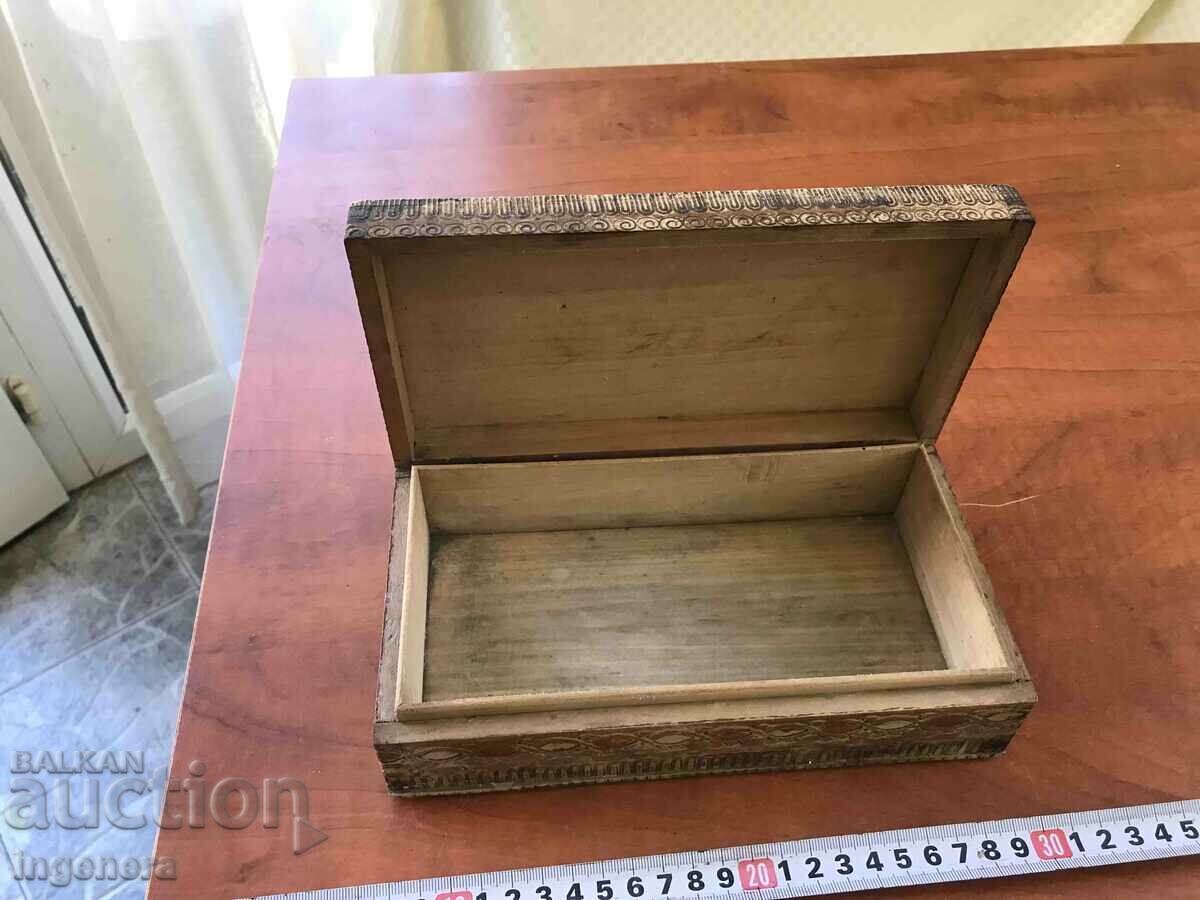 Auction BOX BOX WOOD PYROGRAPHED PAINTED COLOR ANTIQUE Auction BOX BOX WOOD PYROGRAPHED PAINTED COLOR ANTIQUE