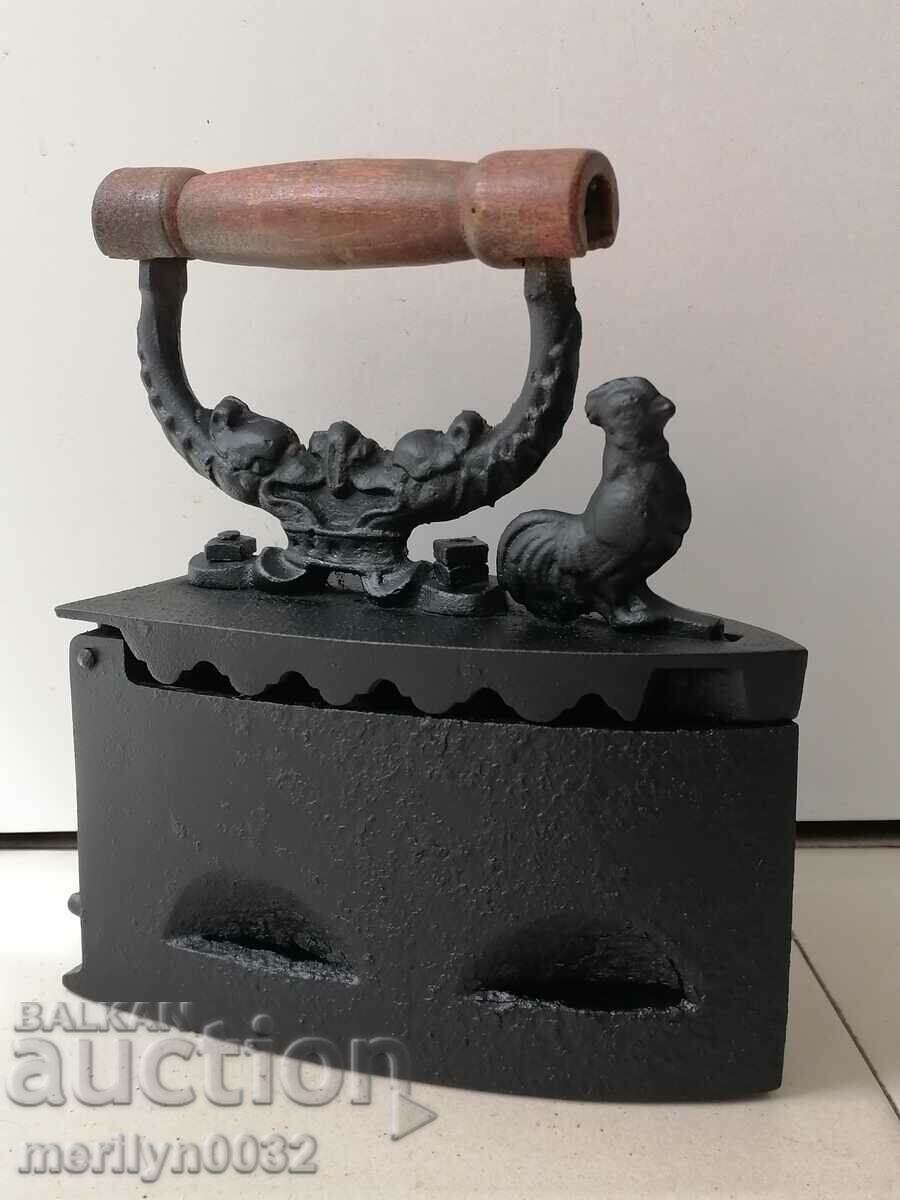 Ένα παλιό σίδερο στη φωτιά με τιμή 69.00 BGN | € 35.28