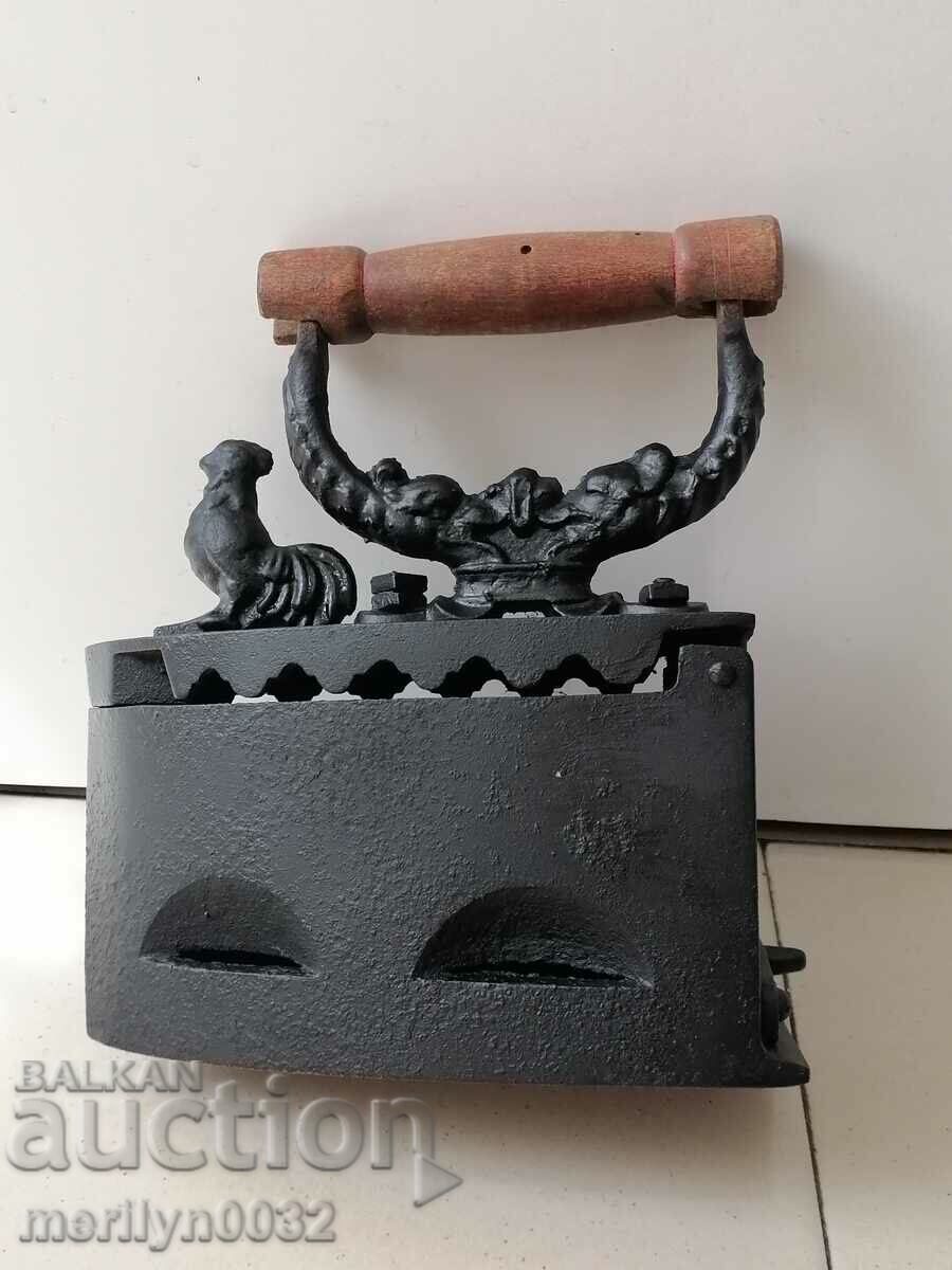 Παράδοση Ένα παλιό σίδερο στη φωτιά