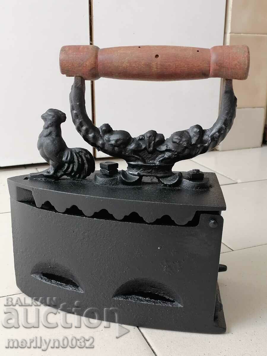 Ένα παλιό σίδερο στη φωτιά