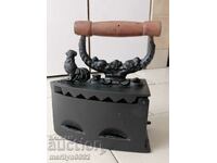 Стара ютия на жар