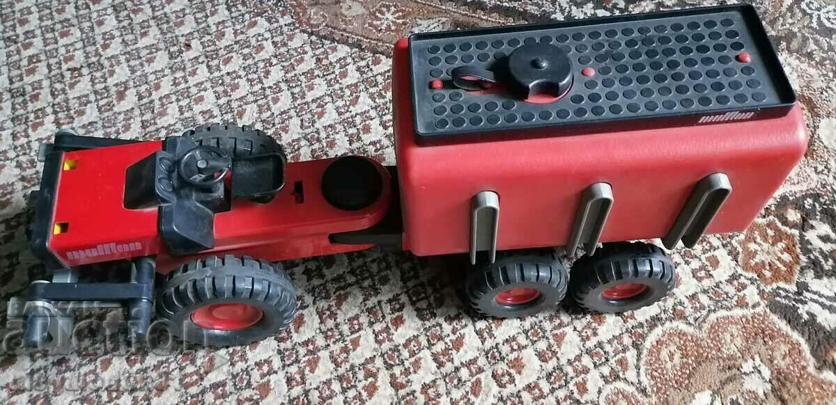 Стара детска играчка - багерче с цистерна