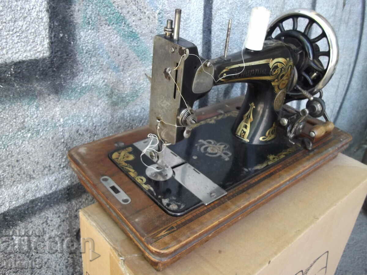 Auction Sewing machine "Britannia" manual old working Auction Sewing machine "Britannia" manual old working