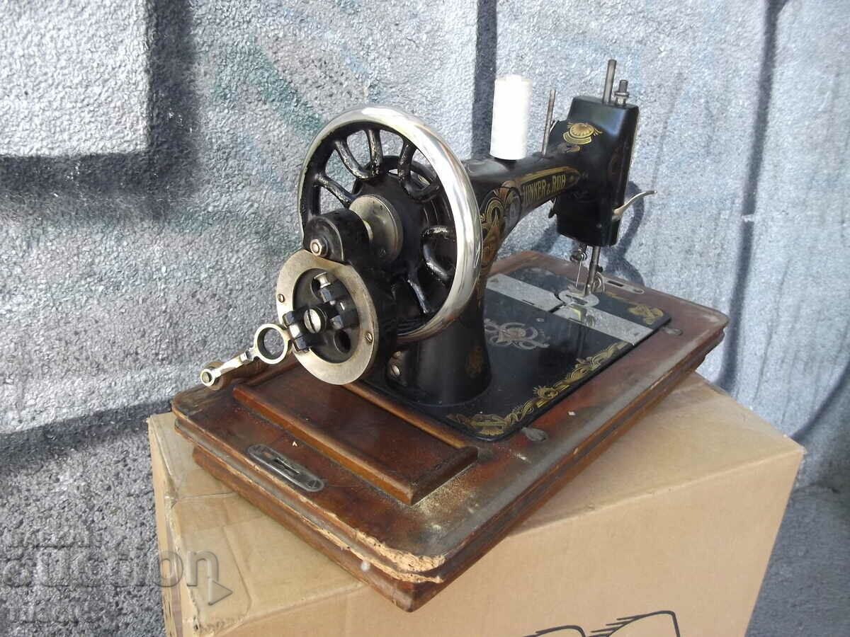 Delivery of Sewing machine "Britannia" manual old working Delivery of Sewing machine "Britannia" manual old working