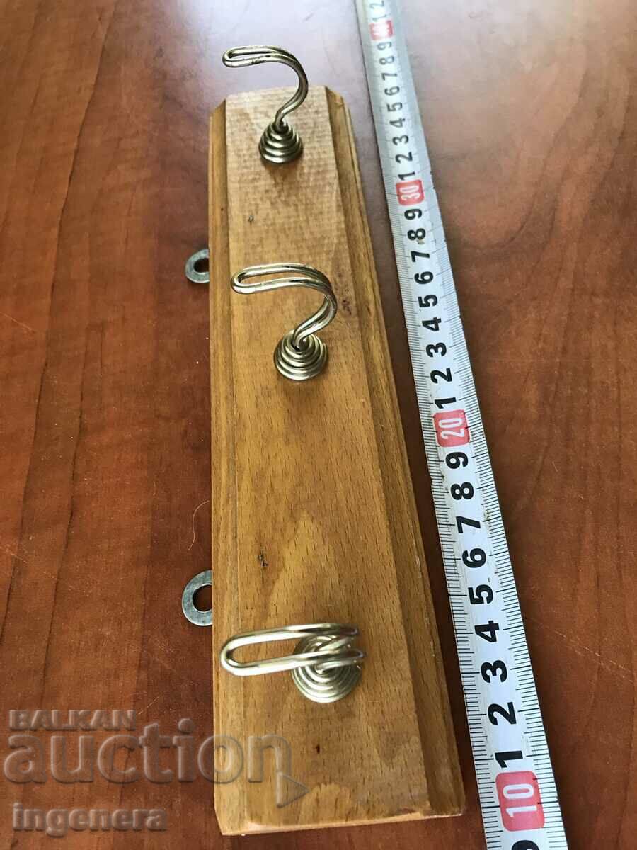 Umeraș Umeraș RETRO LEMN TREI cu preț 17.00 BGN | € 8.69 Umeraș Umeraș RETRO LEMN TREI cu preț 17.00 BGN | € 8.69