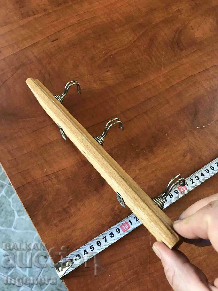 Livrarea Umeraș Umeraș RETRO LEMN TREI Livrarea Umeraș Umeraș RETRO LEMN TREI