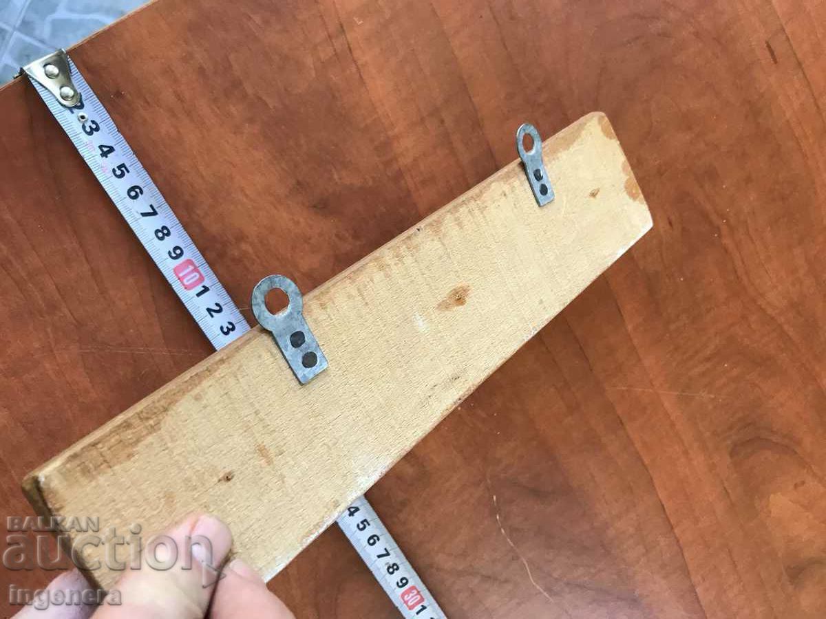 Umeraș Umeraș RETRO LEMN TREI - 5 Umeraș Umeraș RETRO LEMN TREI - 5