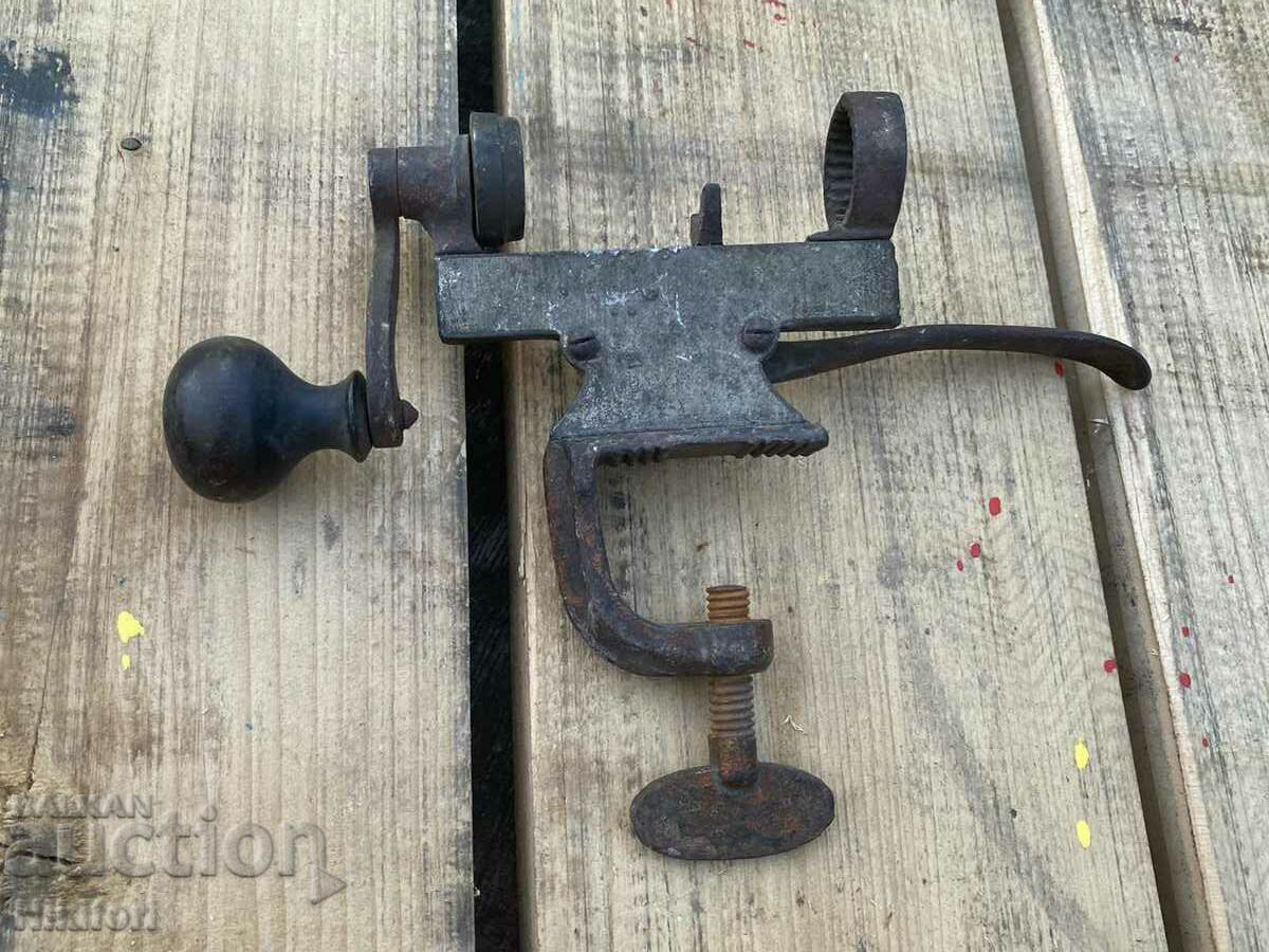 Mașină pentru cartușe de vânătoare cu preț 47.00 BGN | € 24.03 Mașină pentru cartușe de vânătoare cu preț 47.00 BGN | € 24.03