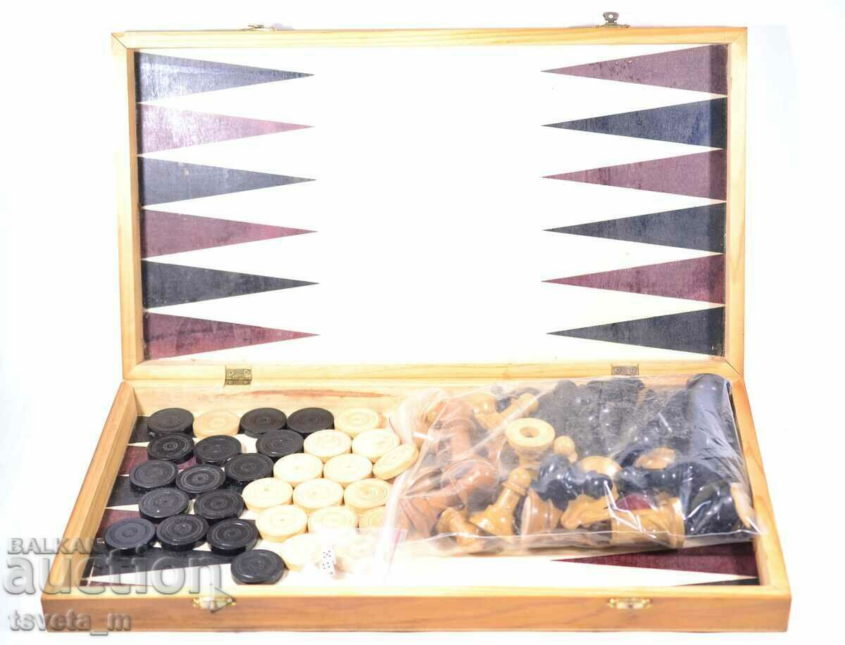 Auction  Chess and backgammon, Wood - 44.5 x 44.5 cm