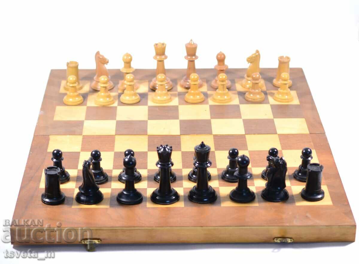 Chess and backgammon, Wood - 44.5 x 44.5 cm