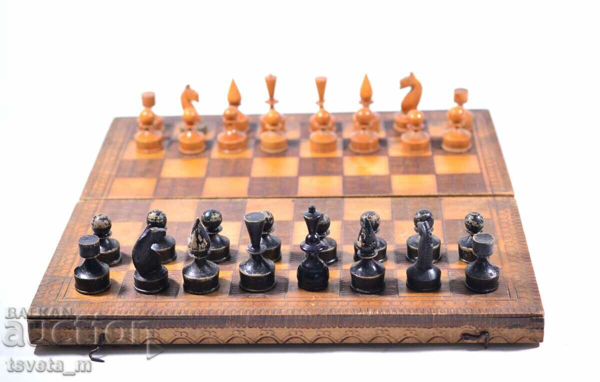 Chess, Wooden box - 34 x 34 cm
