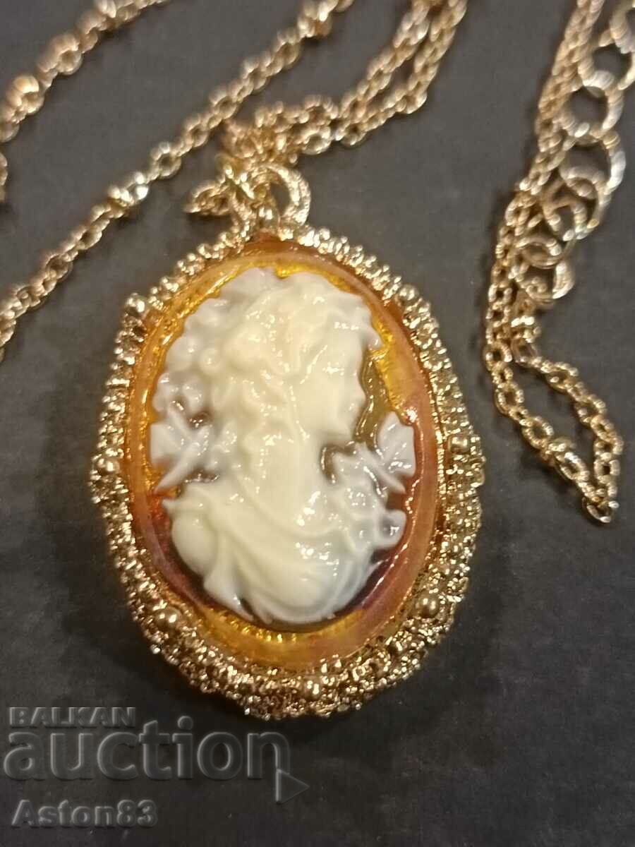 Cameo pendant, necklace