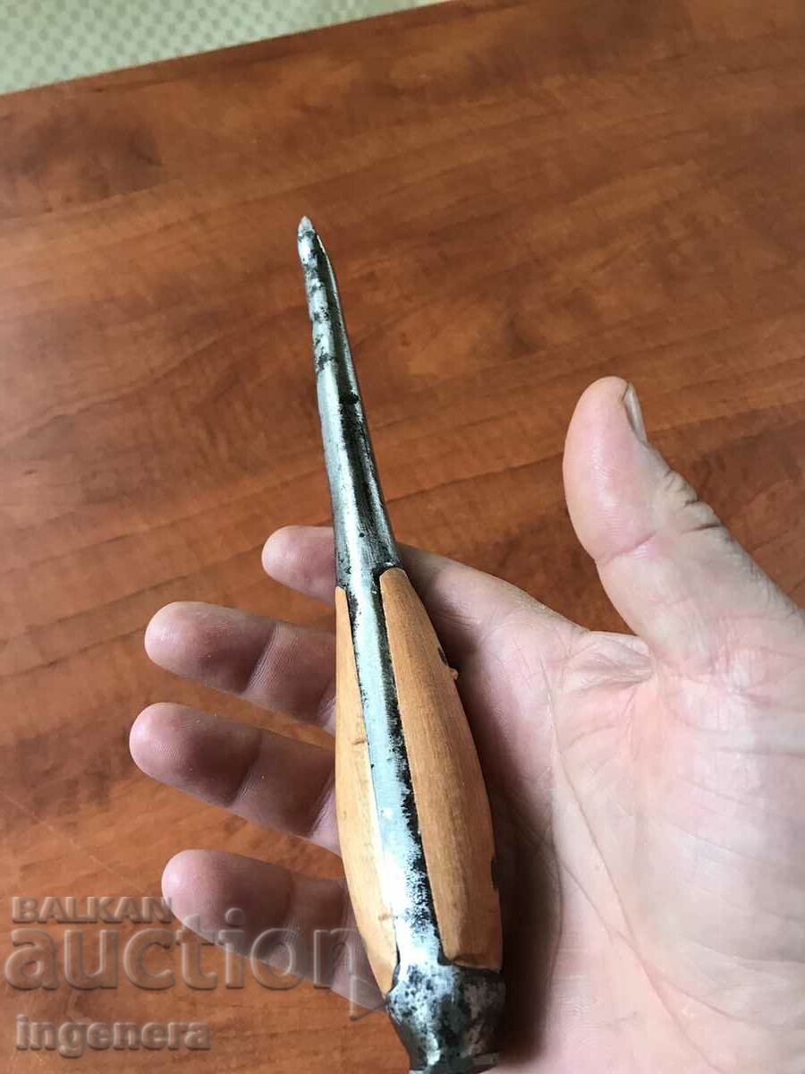 Auction SCREWDRIVER AS A TOOL HUGE AND STRONG RUSSIAN Auction SCREWDRIVER AS A TOOL HUGE AND STRONG RUSSIAN