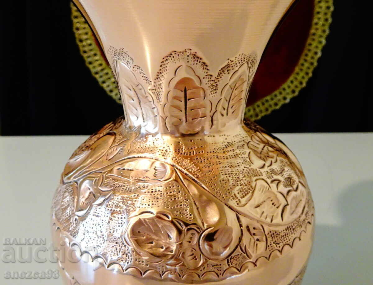 Auction Antique copper vase Isfahan, Isfahan. Auction Antique copper vase Isfahan, Isfahan.