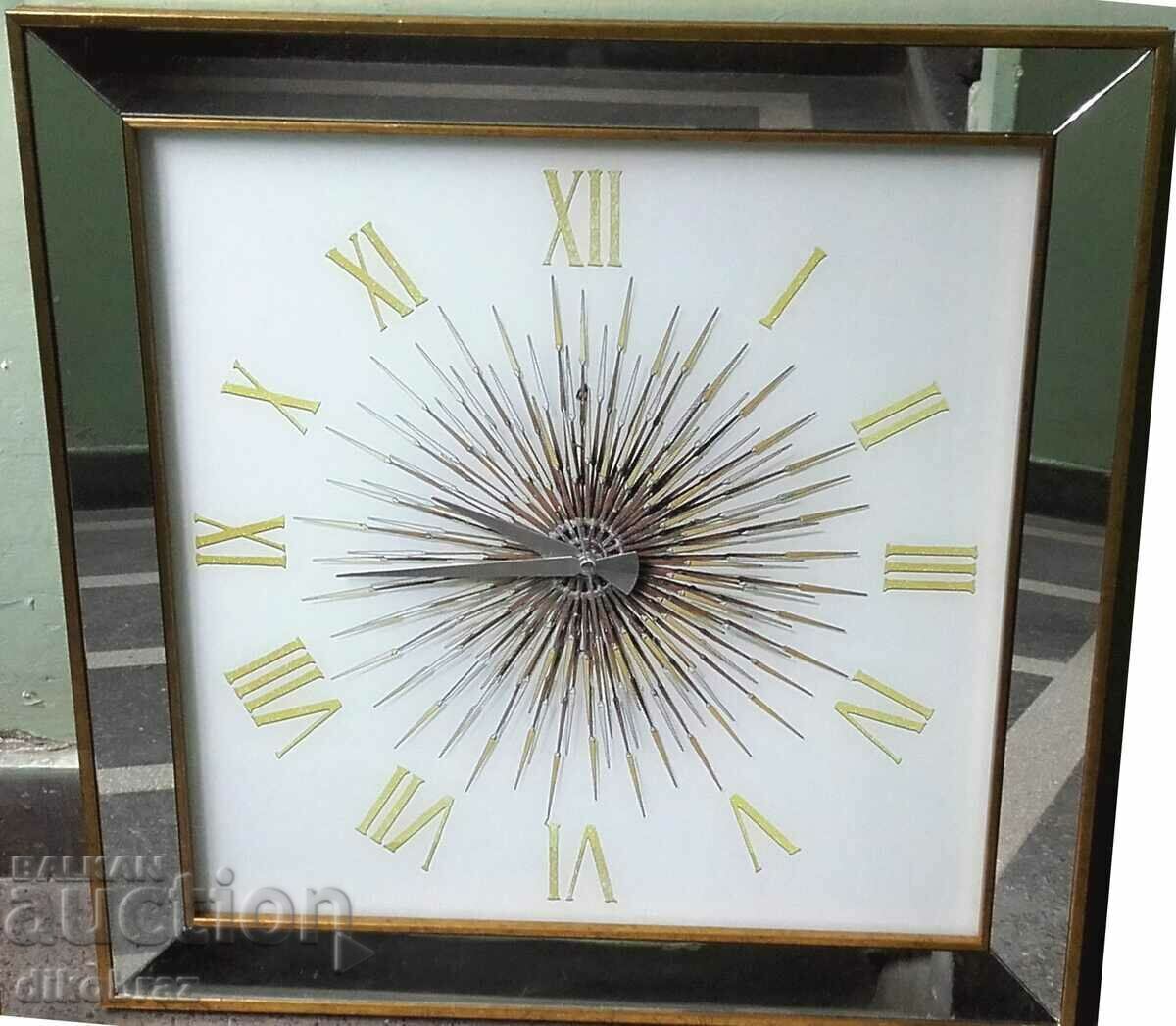 Delivery of Large stylish wall clock with Roman numerals Delivery of Large stylish wall clock with Roman numerals