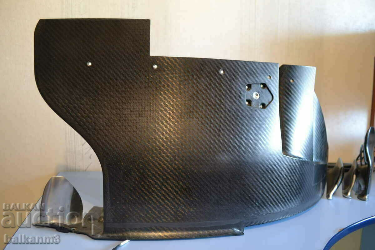 Authentic Renault R.S.20 car part (Formula 1 Renault) - 6 Authentic Renault R.S.20 car part (Formula 1 Renault) - 6